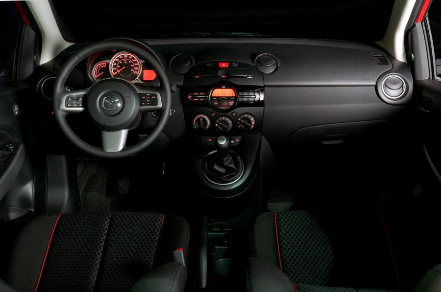  Mazda2 2010 года  (фото 175 из 183)
